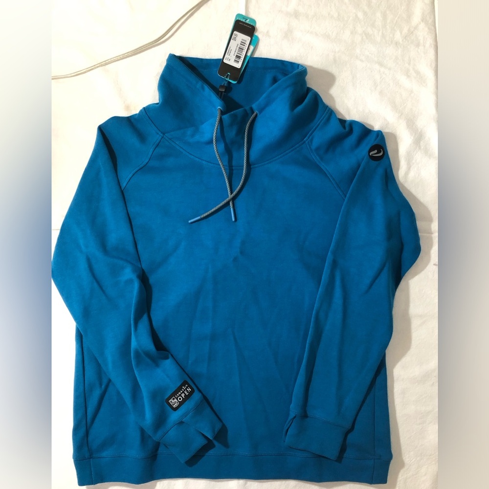 NWT. L Levelwear top.